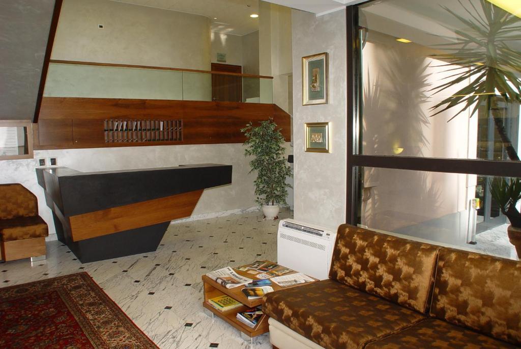 Hotel Iris