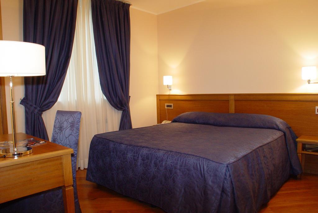 Iris Hotel