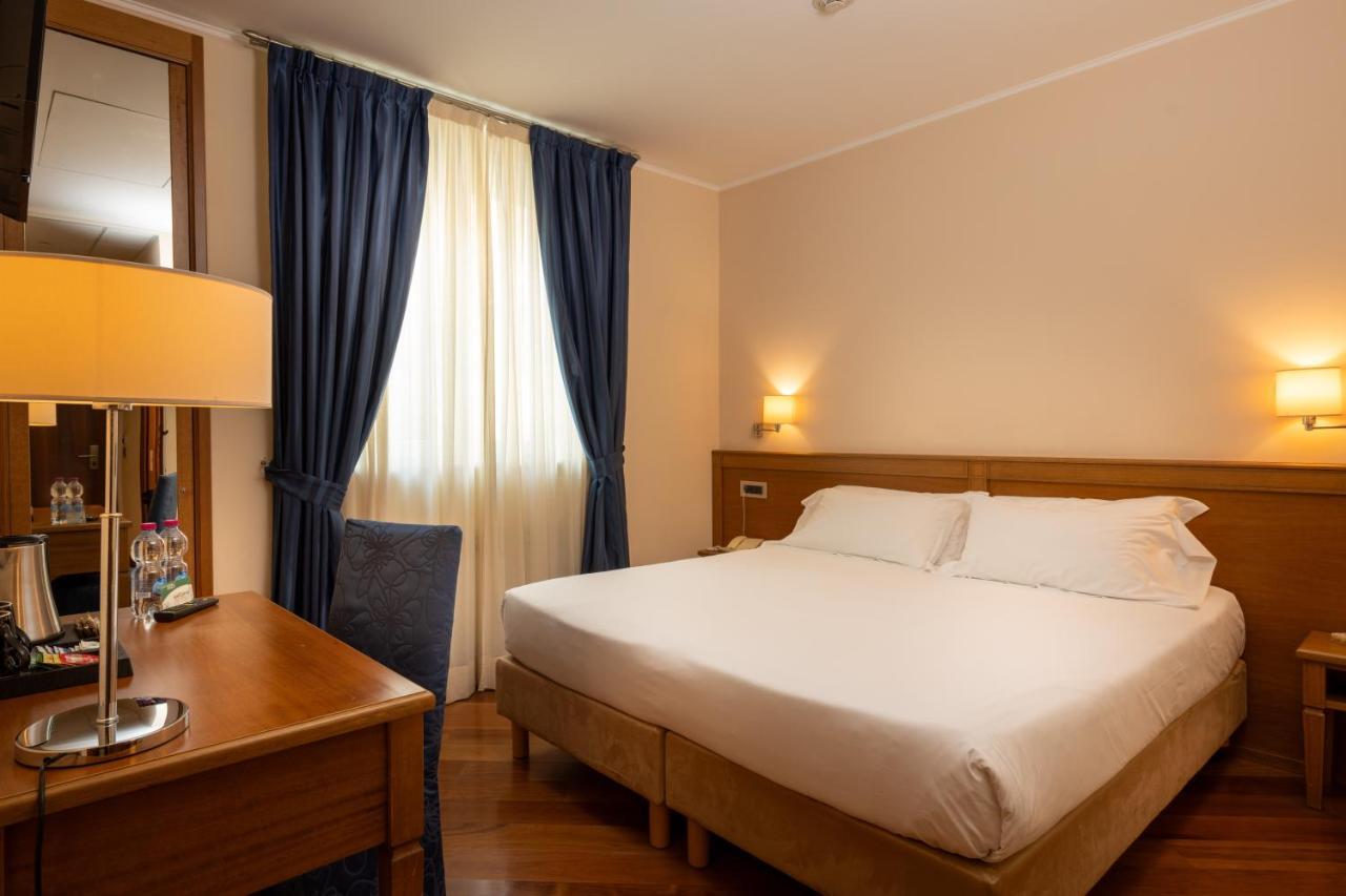 Iris Hotel