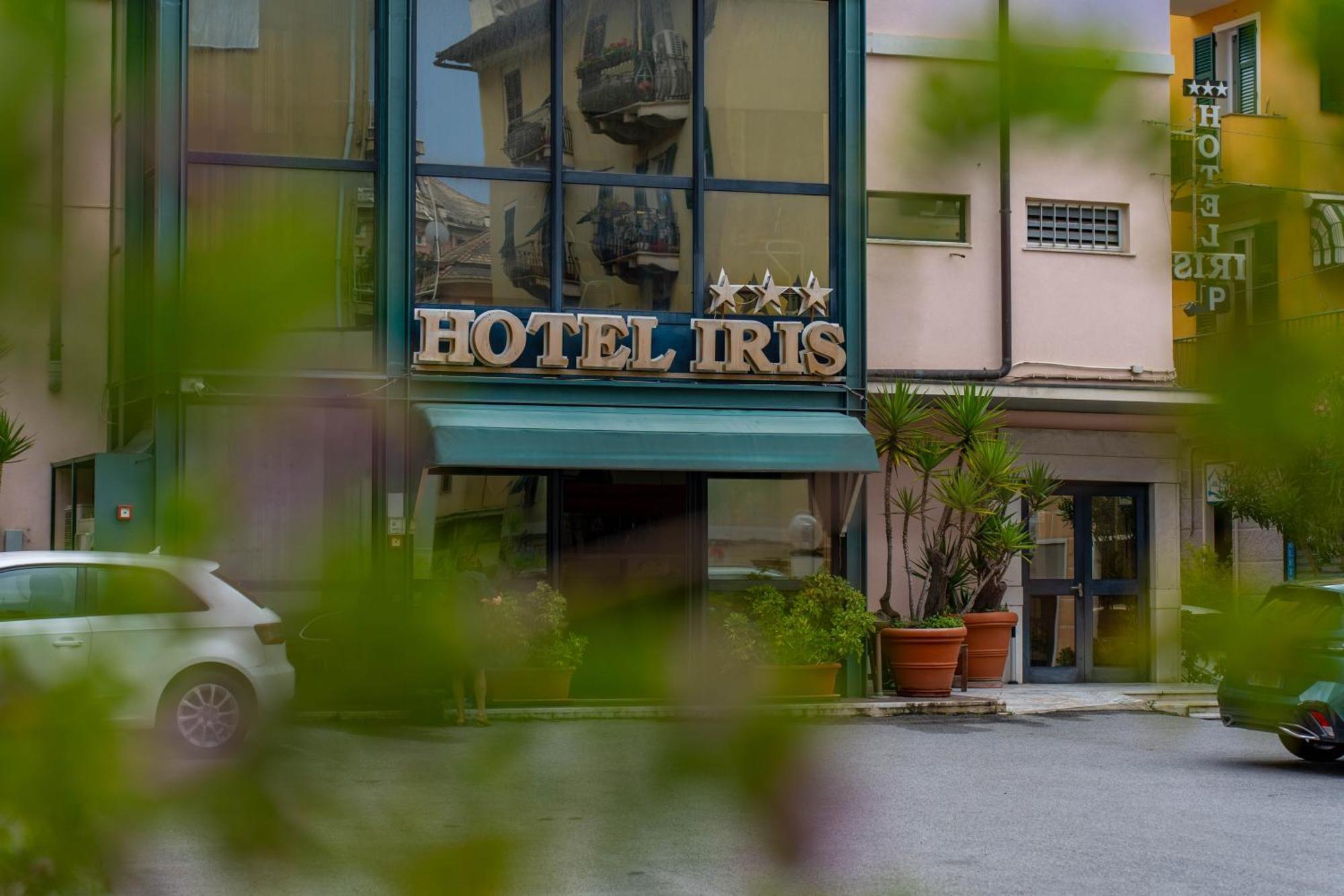 Iris Hotel 3*
