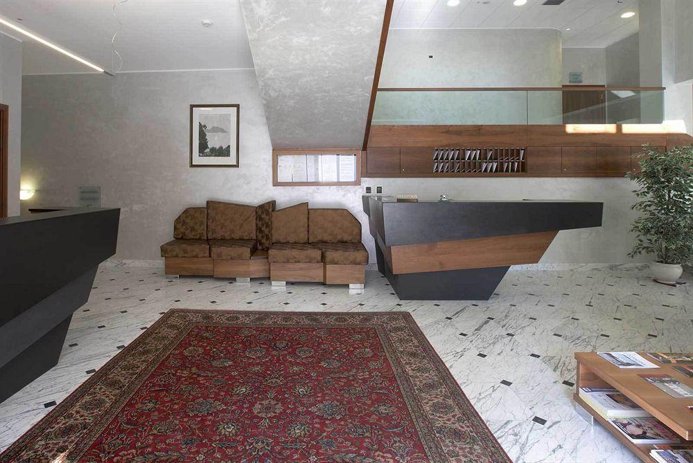 Iris Hotel