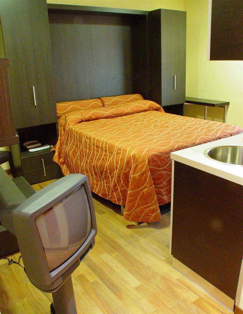 Iris Hotel